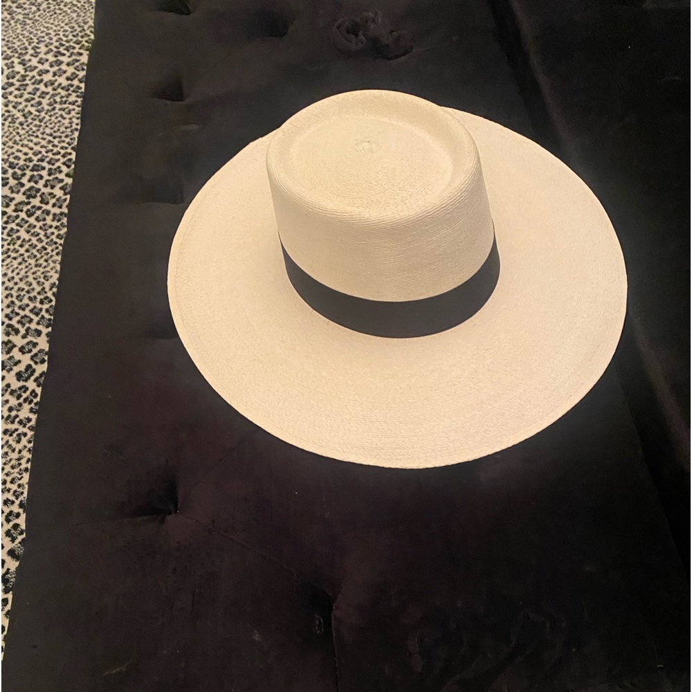 Atwood palm leaf western hat. Women’s size 7 Never worn . Buckeroo style.